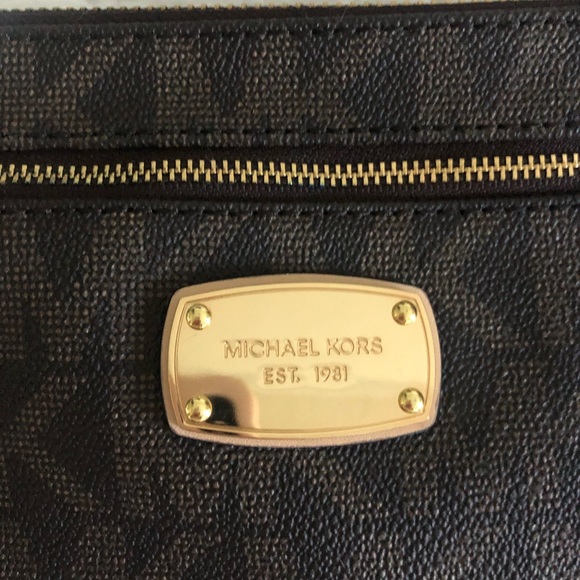 Micheal Kors Wristlet - Picture 2 of 4